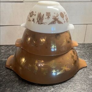 Pyrex Cinderella bowls. Set of 3 Early American Mixing Bowls 441,443&444